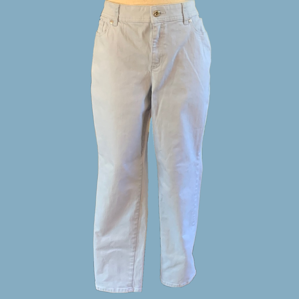 Chico’s sz 1 (8/10) light blue colored jeans